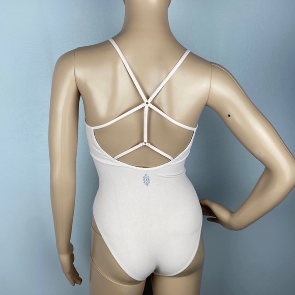 NEW FREE PEOPLE FP MOVEMENT REVOLVE PINK BODYSUIT - Picture 9 of 10